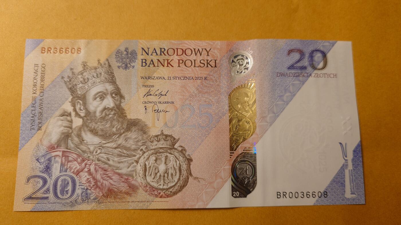 世界钱币～微拍第220期暨2025年第60期  最新货品（群里先挑剩）选购 2025年波兰20兹罗提纪念钞（带原装册）全新绝品无47尾号6608