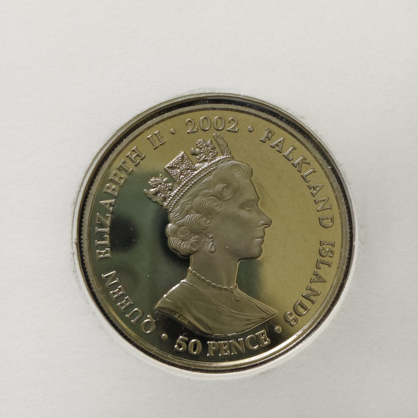 【全场包邮】纯粹捡漏拍485场（免费代拍第22场） 【邮币封】福克兰群岛2002年50便士女王登基五十周年克朗型纪念币邮币封