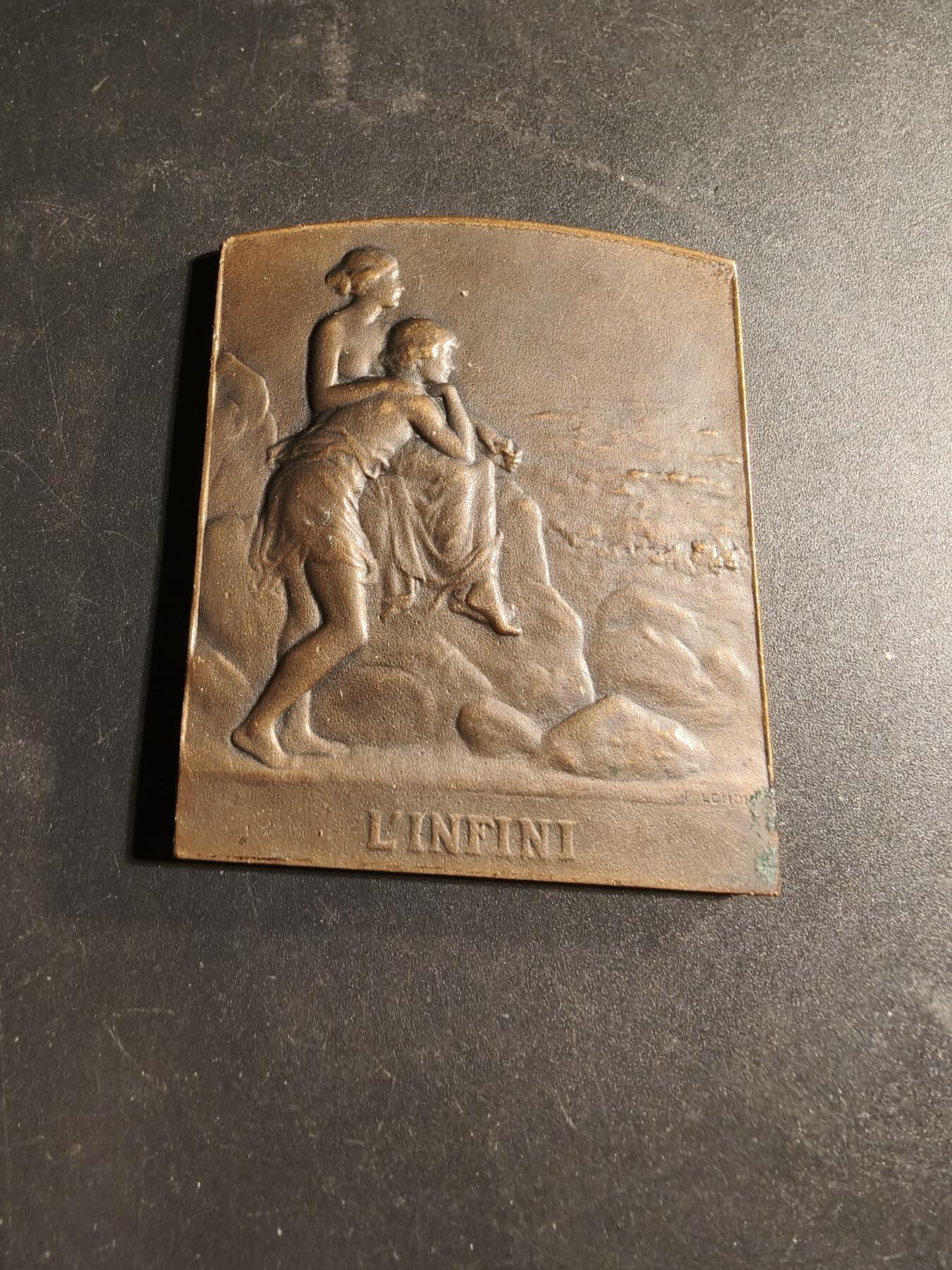 老王徽章第169期 法国“无限”方形大铜章    皮埃尔勒努瓦作品    新艺术风格    尺寸59×49mm.    重量85.3g