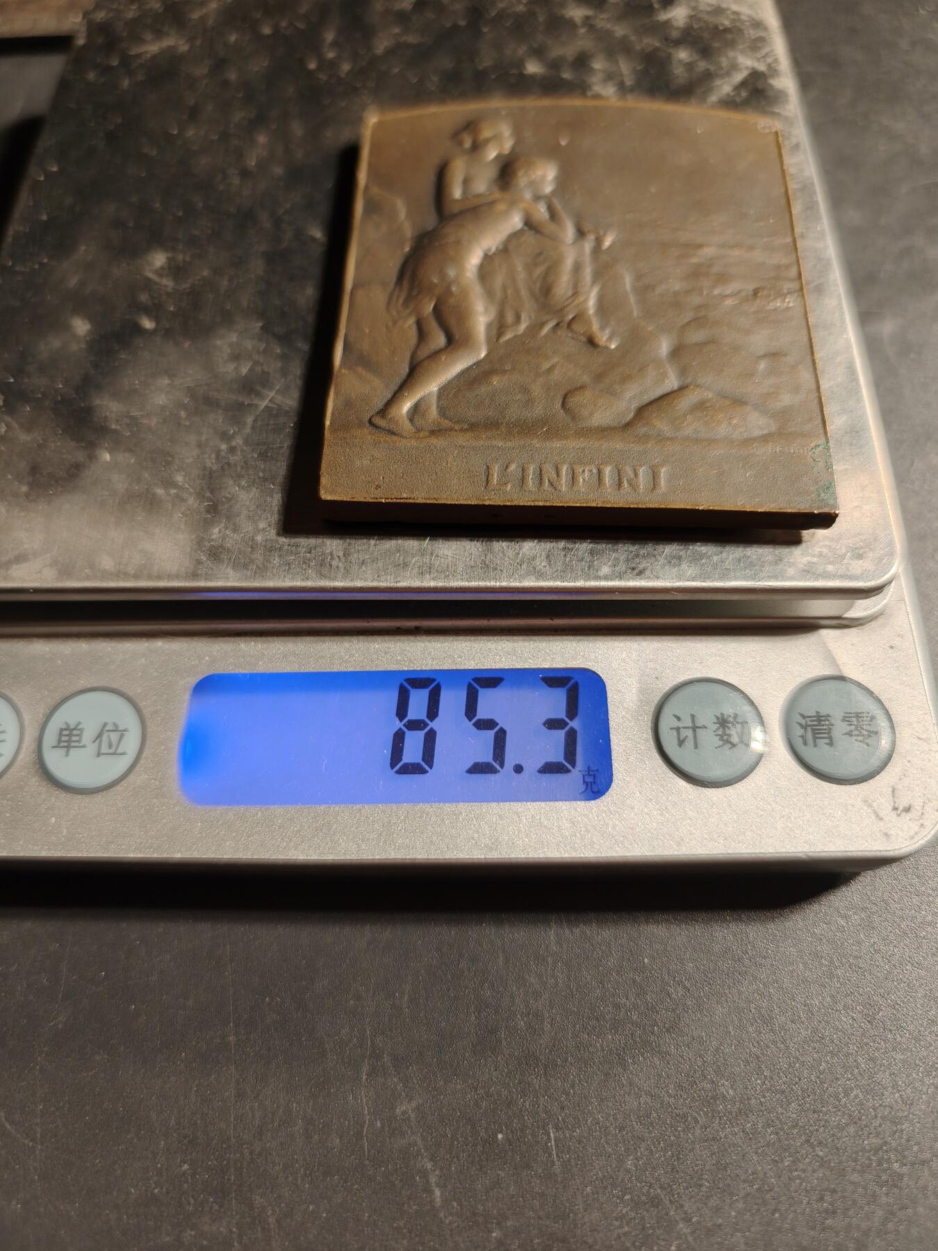 老王徽章第169期 法国“无限”方形大铜章    皮埃尔勒努瓦作品    新艺术风格    尺寸59×49mm.    重量85.3g