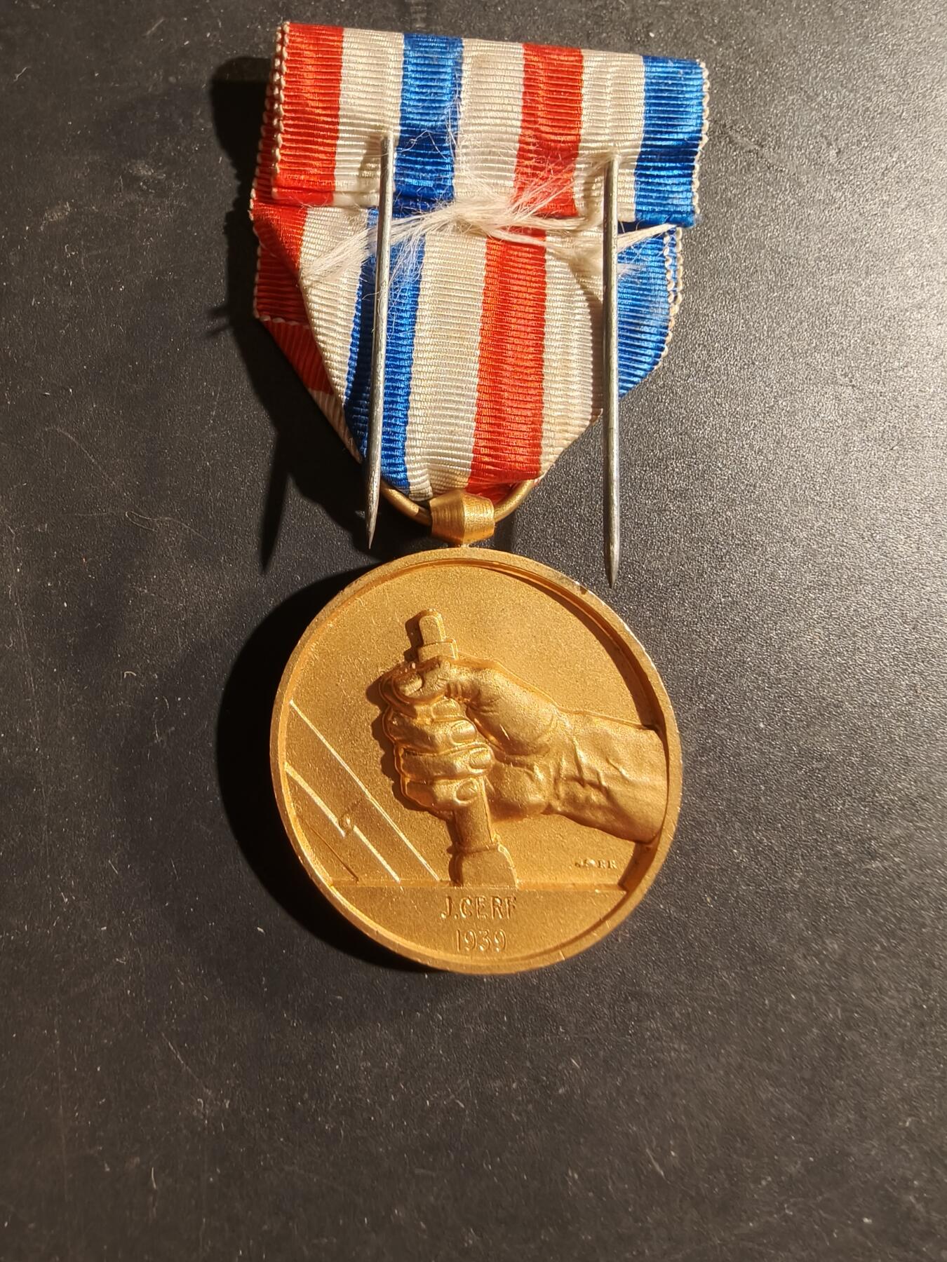 老王徽章第169期 法国金级铁路服务奖章     1939年实发    三共时期