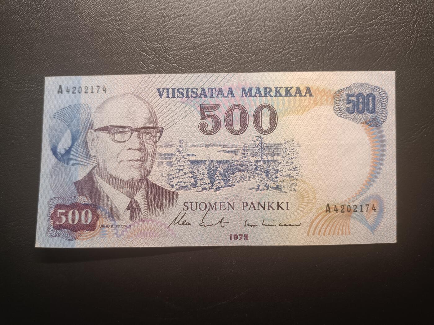 2025十二月第三期，总208期 芬兰1975版500马克AUNC首冠A，作为小国在大国之间优雅回旋的教科书级政客乌尔霍.吉克宁，稀有高面值品种