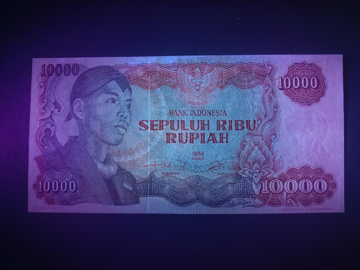 2025十二月第三期，总208期 印度尼西亚1968版10000卢比AUNC，民族英雄苏蒂尔曼和水坝，少见最高面值