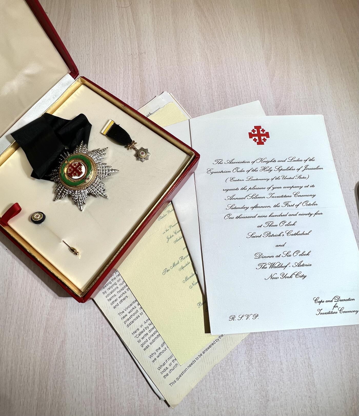 大猫徽章拍卖 第284期 大军官级圣墓骑士团星芒    带原盒，迷你章，勋略以及授勋者整套流程文件等   资料很多很少见的一套