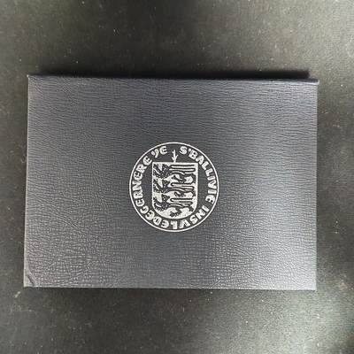 【全场包邮】纯粹捡漏拍485场（免费代拍第22场） - 【稀少】根西1986年官方发行英系经典塑盒装精制套币-含2镑爱丁堡英联邦运动会精制克朗币-量2500-PS11