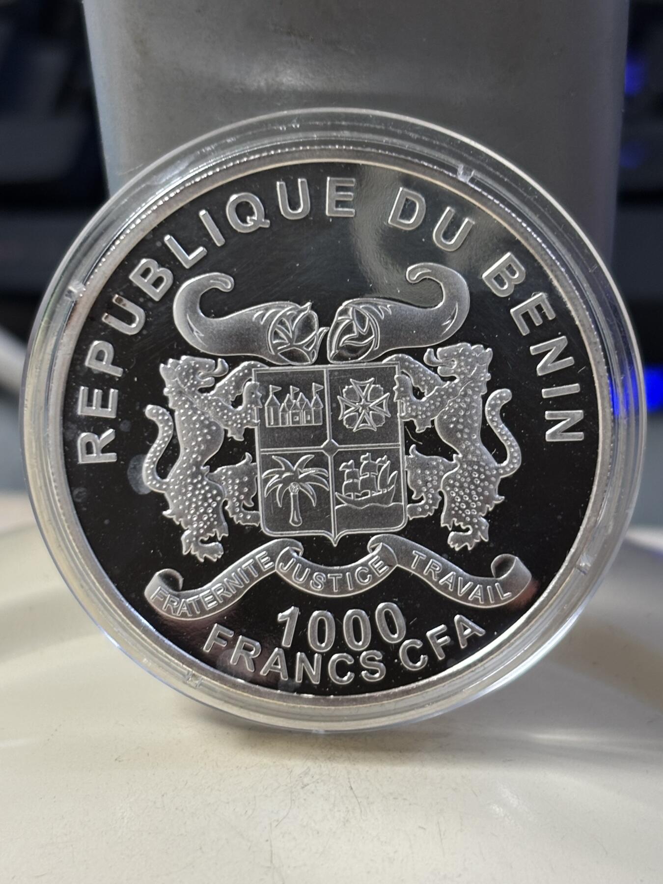 第184期拍卖 贝宁2014童话故事格林童话青蛙王子1盎司彩色银币，有瑕疵，999银银价431，发行575枚