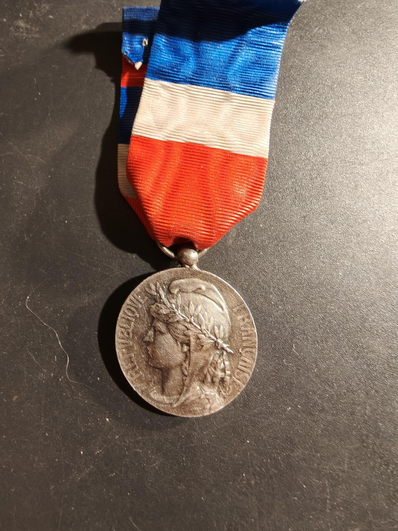 老王徽章第169期 法国银级劳动荣誉奖章     实发版