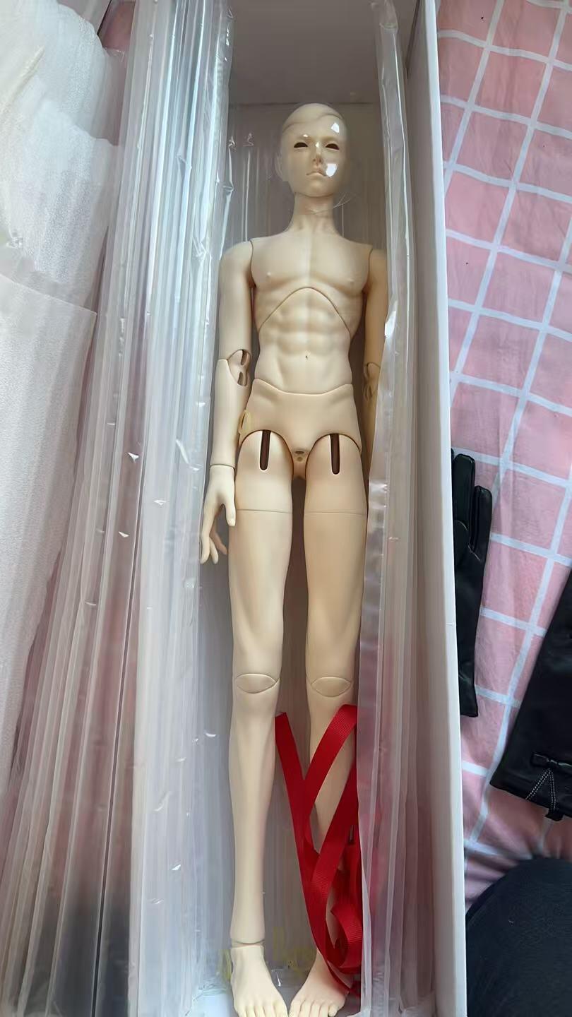 阳大大卡牌拍卖第86期（持续收拍品，周六晚上九点截拍，进群福利早知道） 普粉72体裸娃  全新，未氧化，包装全 图为参考，没有衣服，仅为参考，买时3000多，给妹子腾地方