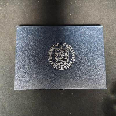 【全场包邮】纯粹捡漏拍485场（免费代拍第22场） - 【稀少】根西1987年官方发行英系经典塑盒装精制套币-含2镑诺曼公爵威廉一世逝世900周年精制克朗币-盒证全-量2500-PS12