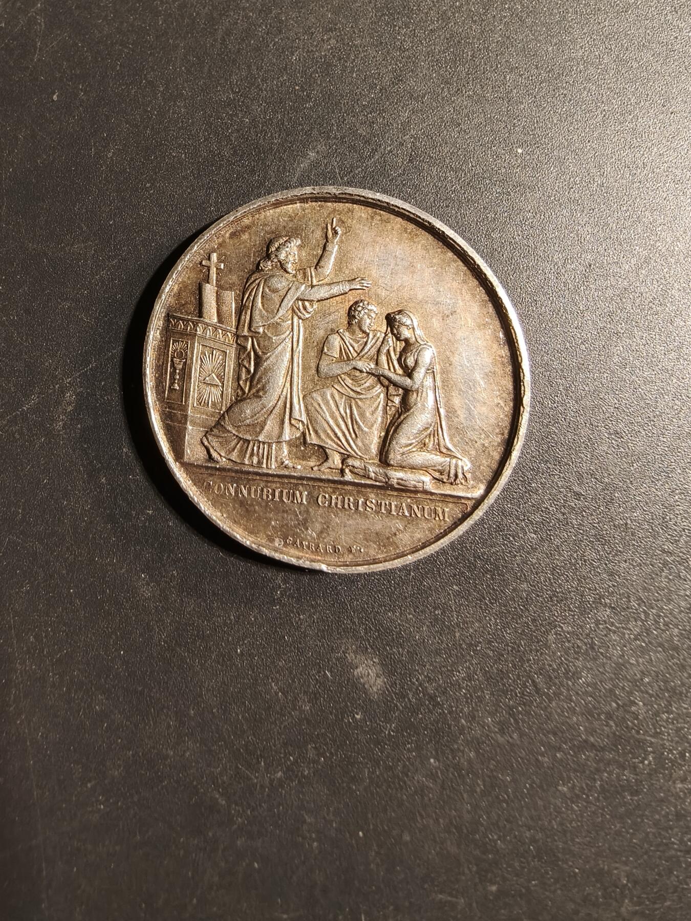 老王徽章第169期 法国银婚章    950银     直径34mm.    重量15.8g