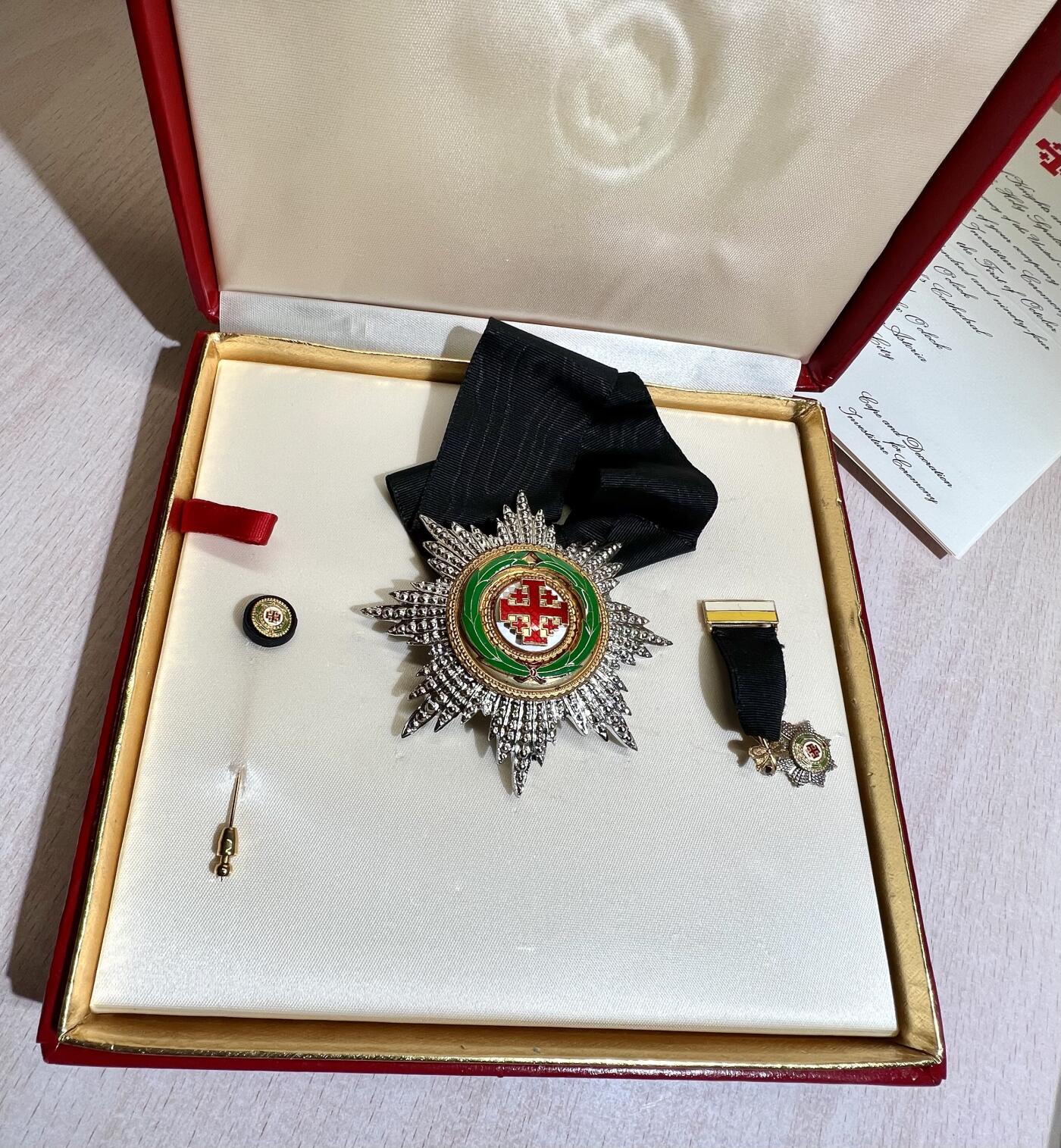 大猫徽章拍卖 第284期 大军官级圣墓骑士团星芒    带原盒，迷你章，勋略以及授勋者整套流程文件等   资料很多很少见的一套