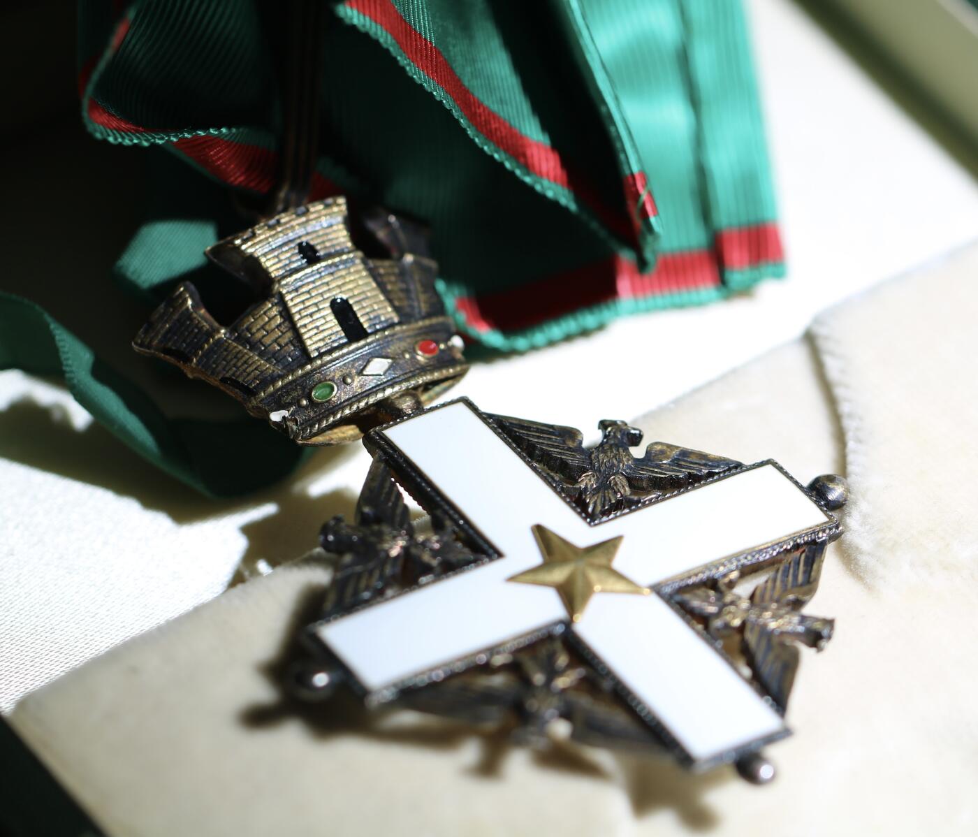 大猫徽章拍卖 第284期 意大利大军官级国家功勋，章略在