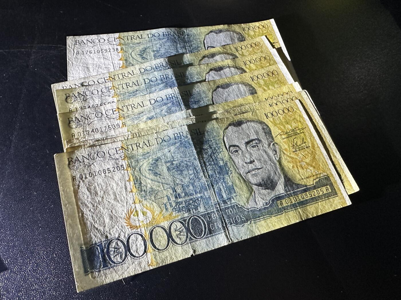 《外钞收藏家》第五百九十三期（精品场）（本平台长期征集拍品、欢迎藏友们联系合作）