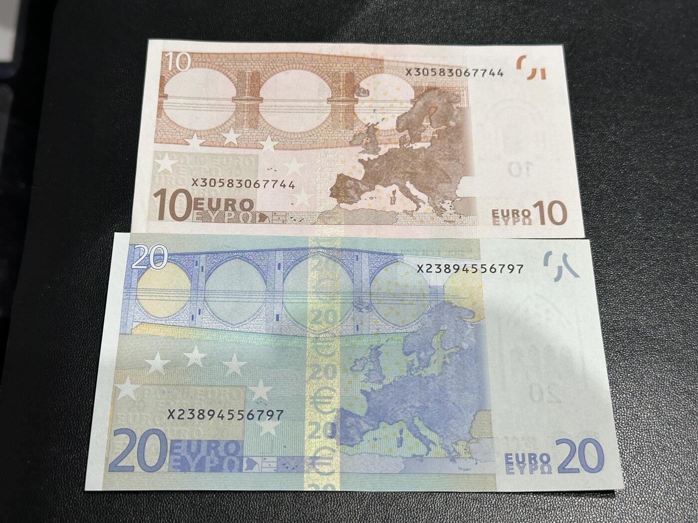 《外钞收藏家》第五百九十三期（精品场）（本平台长期征集拍品、欢迎藏友们联系合作） 二签 德国版10和20欧元 AU品相