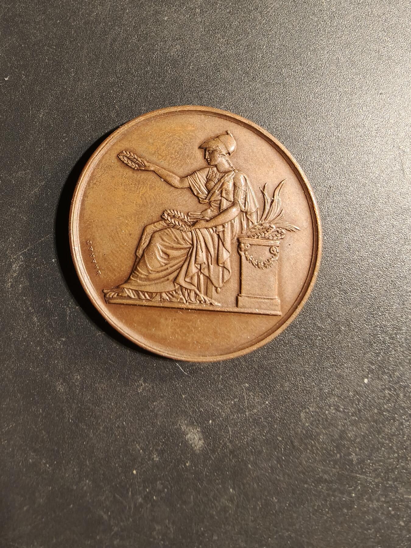老王徽章第169期 法国1876年巴黎市素描教育大铜章     坐姿玛丽安娜     直径37mm.    重量20g