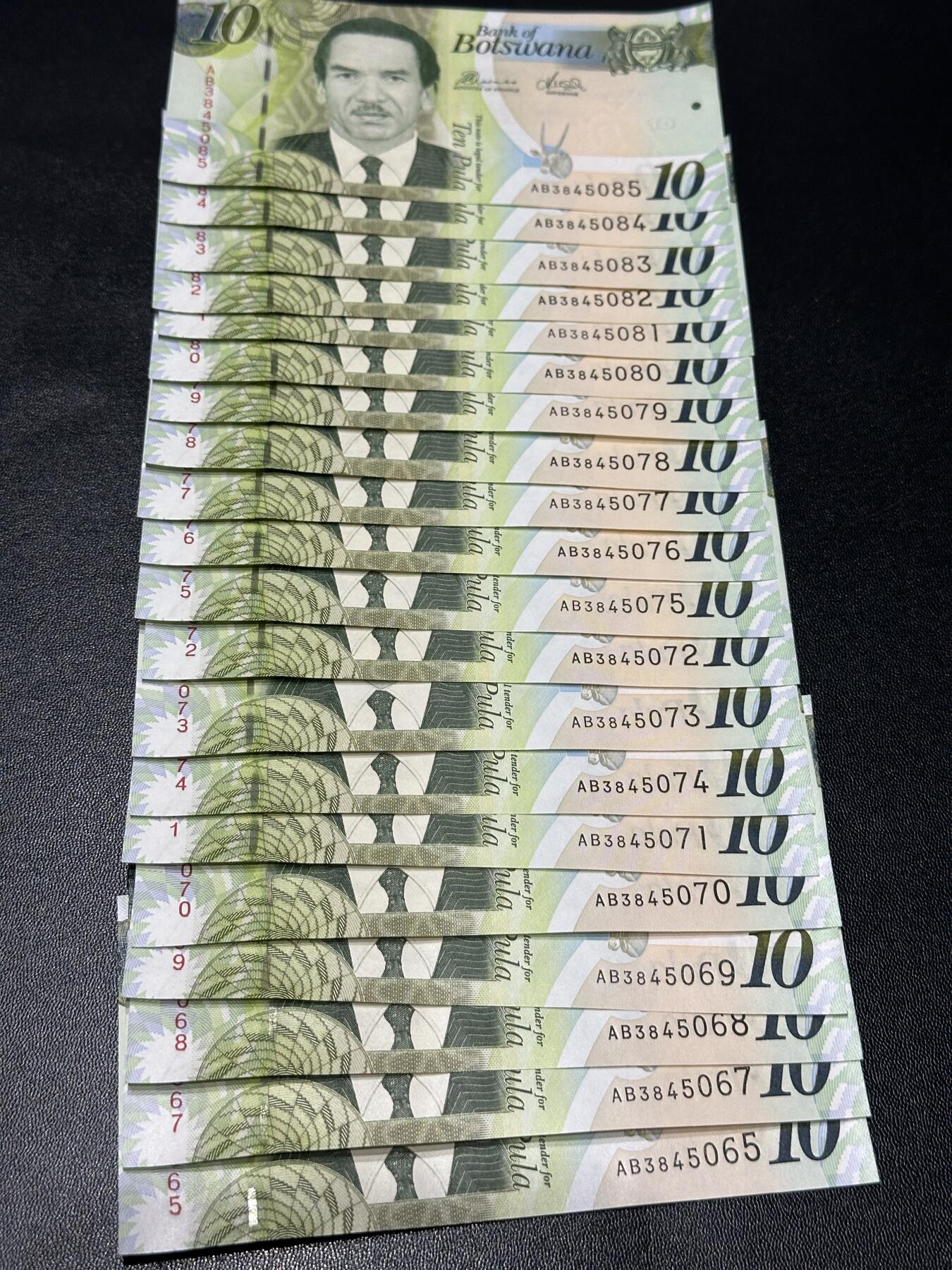 《外钞收藏家》第五百九十三期（精品场）（本平台长期征集拍品、欢迎藏友们联系合作）