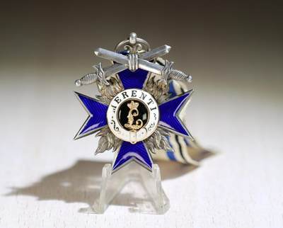 大猫徽章拍卖 第284期 - 德国 巴伐利亚军事功勋勋章  mvo4 银制 带剑，经典设计 狮面黑珐琅有剥皮