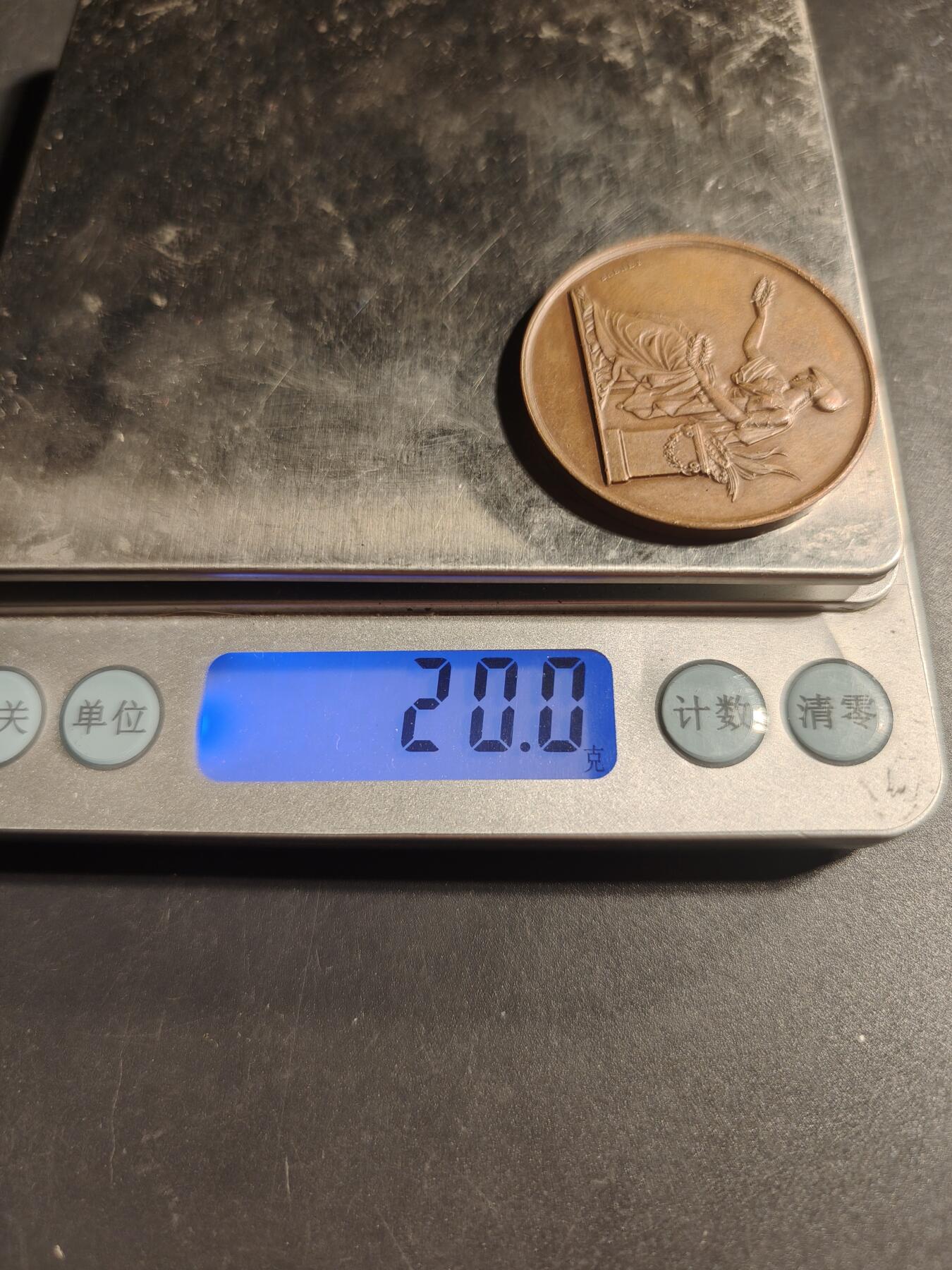 老王徽章第169期 法国1876年巴黎市素描教育大铜章     坐姿玛丽安娜     直径37mm.    重量20g