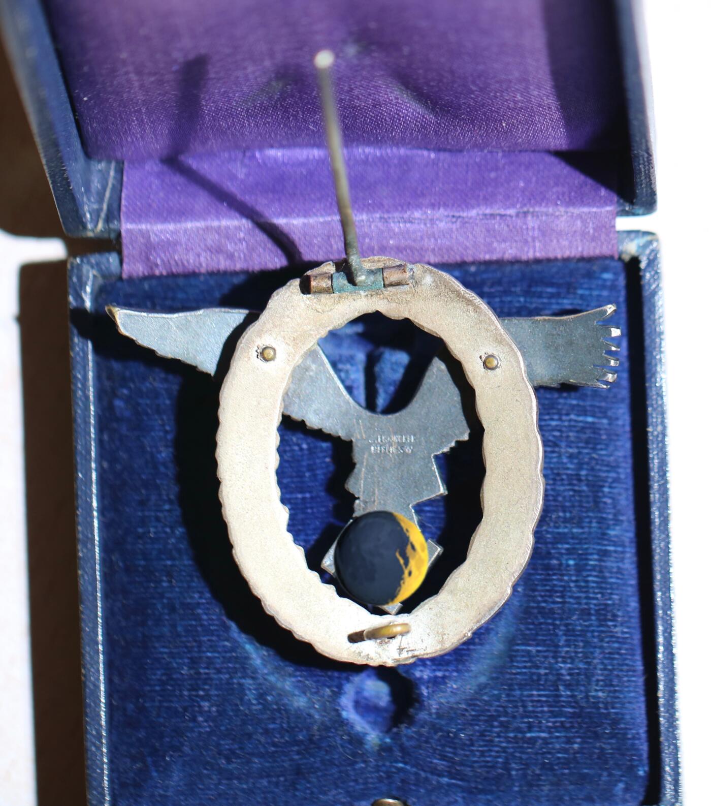 大猫徽章拍卖 第284期 德三空军飞行员证章，容克厂J2型，带原盒背面有标