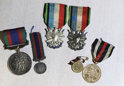 大猫徽章拍卖 第284期 - 1939-1945年加拿大本土防御纪念章➕迷你章一套全银制，中间2个普法战争奖章，右1组，普鲁士德国普法战争奖章 军人版➕迷你章。