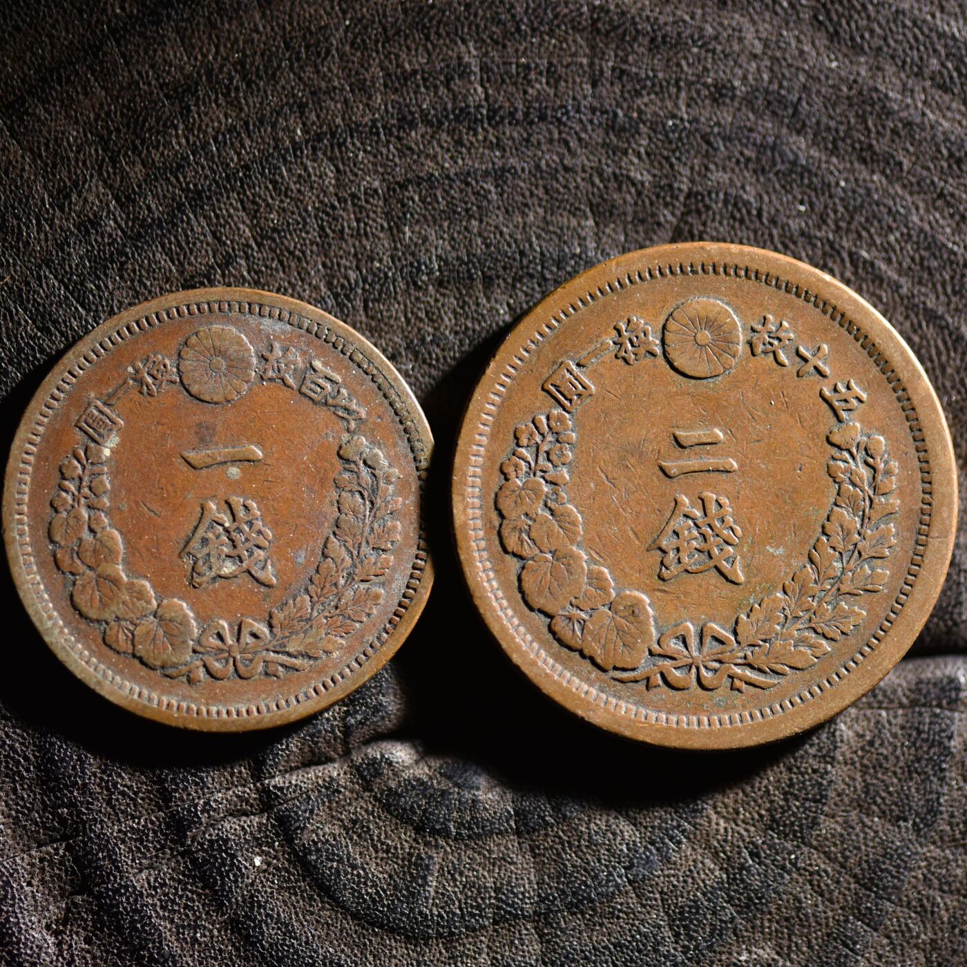 【良泉】【元旦直播场】1月1日晚19.30点开拍！208组西方古代钱币、日本朝鲜花钱 明治十年【日本】龙一钱二钱铜币2枚，21.01克