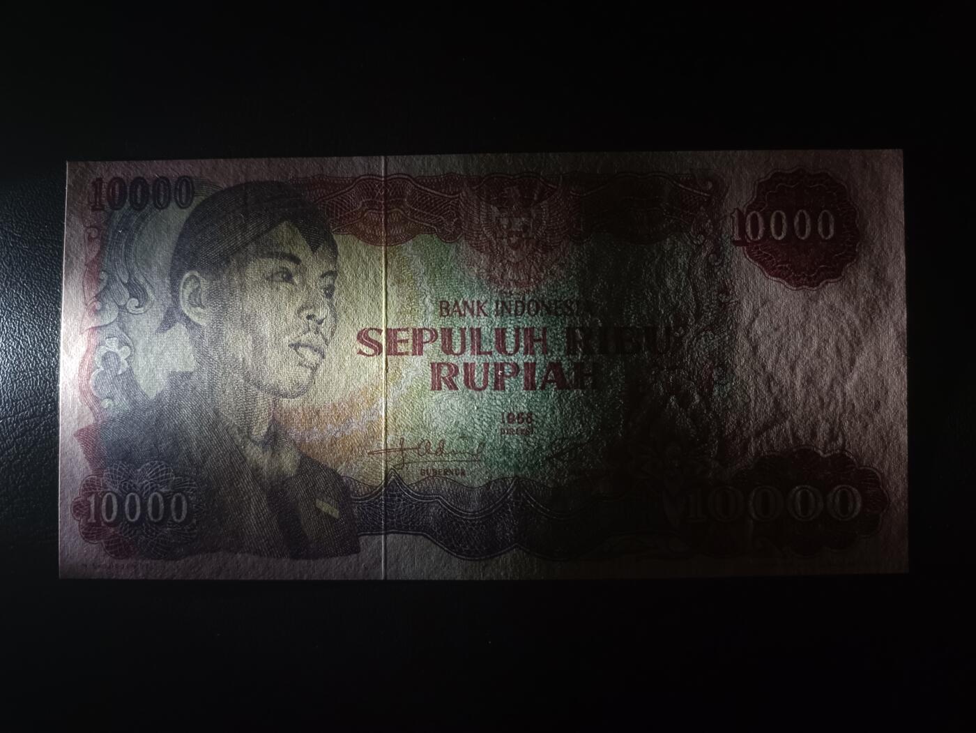 2025十二月第三期，总208期 印度尼西亚1968版10000卢比AUNC，民族英雄苏蒂尔曼和水坝，少见最高面值