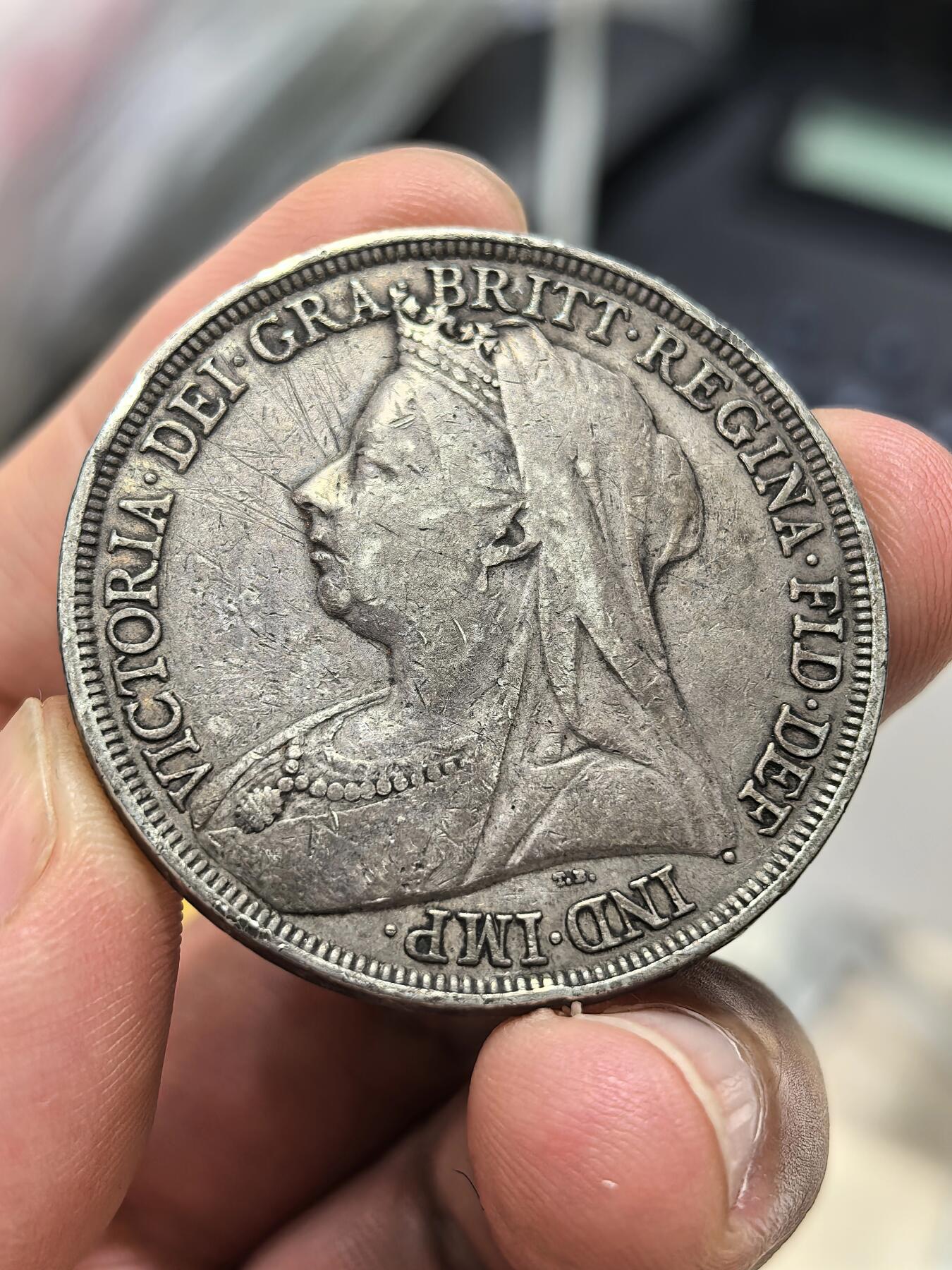 博洋堂世界钱币拍卖第151期（全场包邮） 英国1897年维多利亚批纱马剑克朗银币，边有些小磕