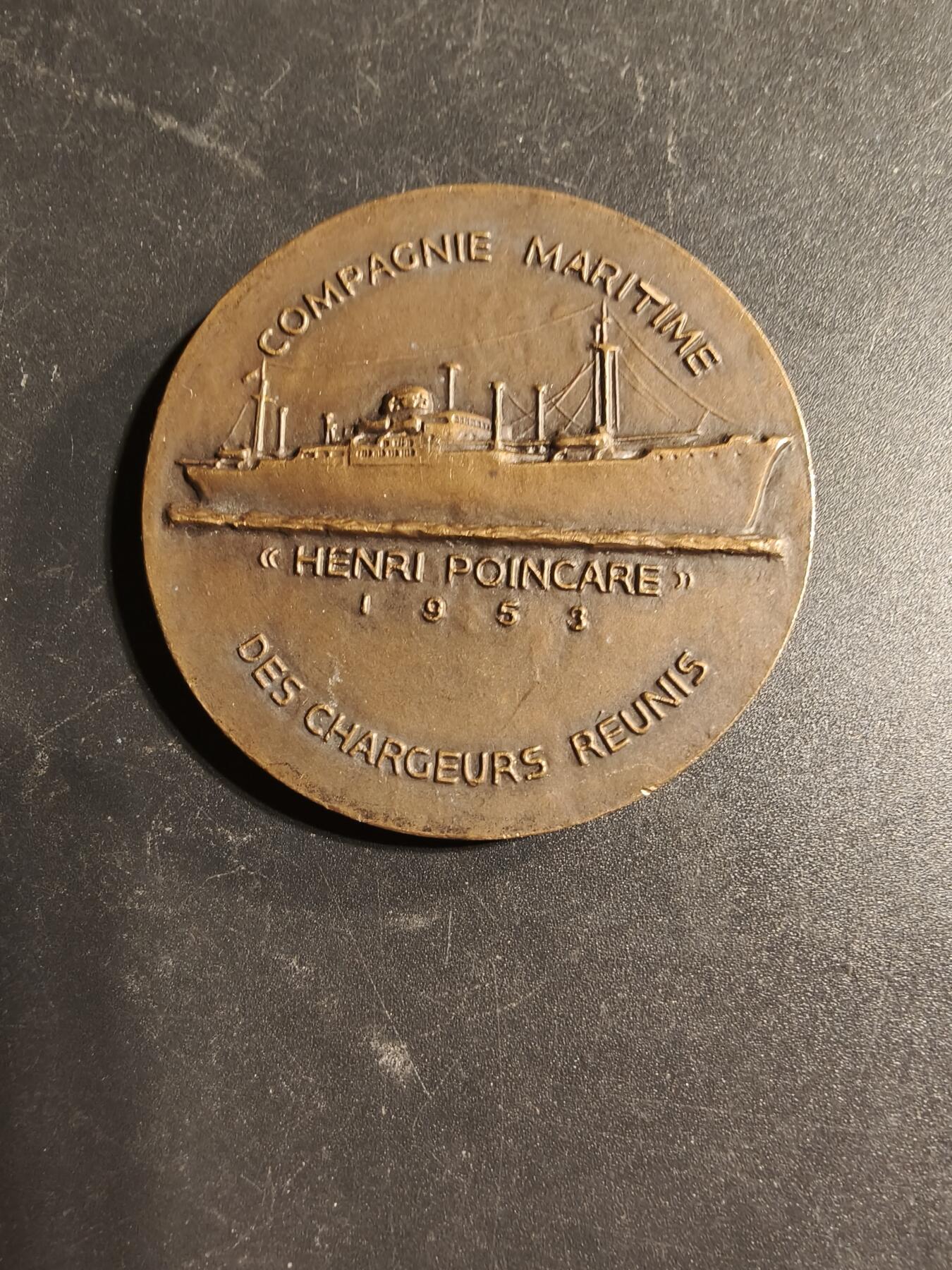 老王徽章第169期 法国联合航运公司“亨利·庞加莱”号客轮大铜章     正面为法国著名数学家、理论物理学家亨利庞加莱       直径50mm.     重量61.4g