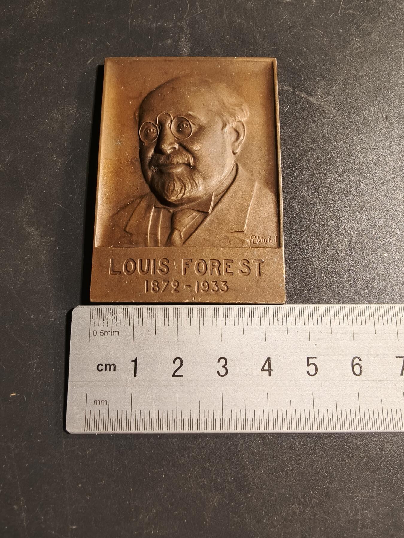 老王徽章第169期 法国政治家、评论家路易•弗雷斯特方形大铜章     尺寸44×64mm.    重量66.1g