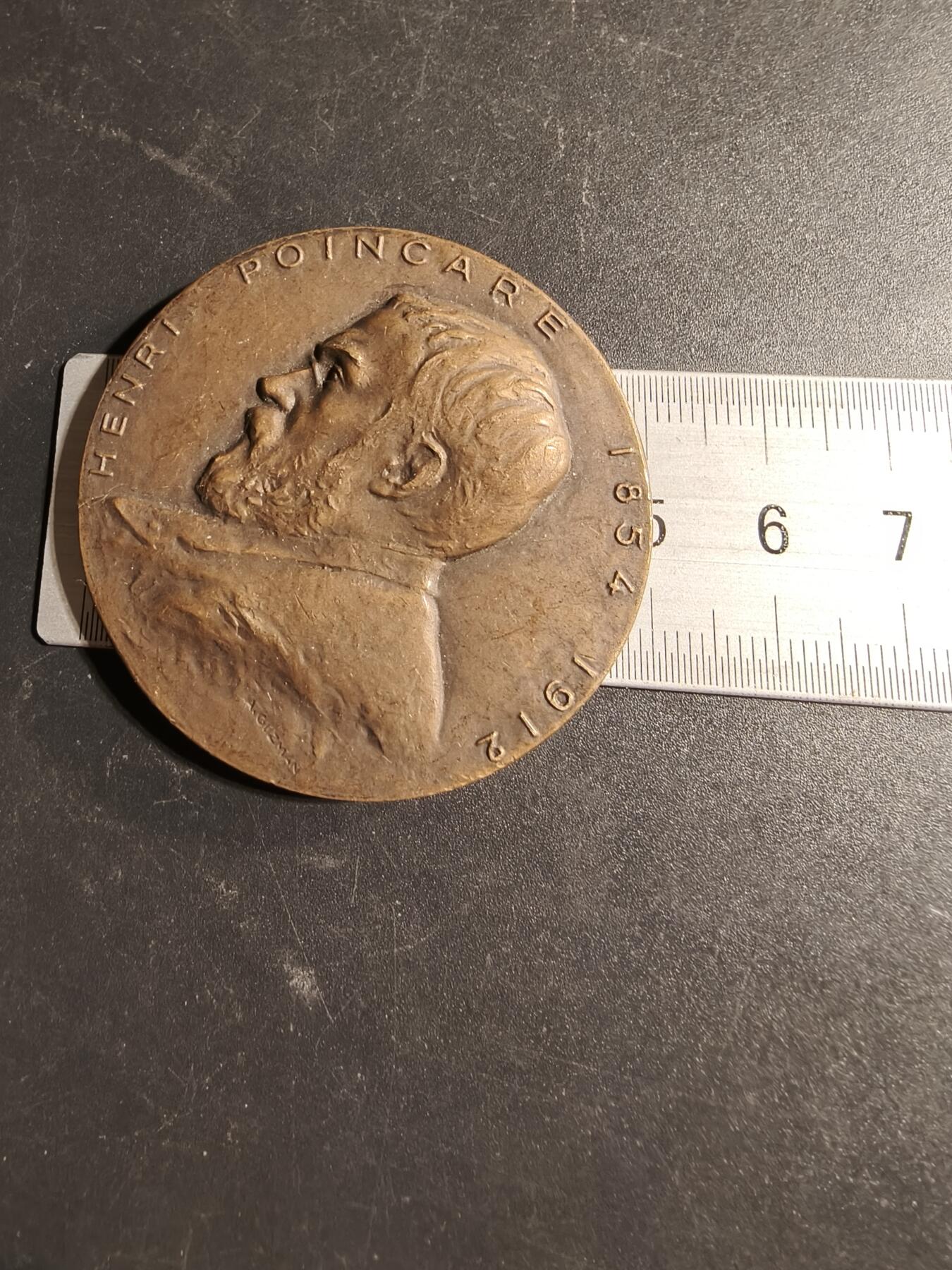 老王徽章第169期 法国联合航运公司“亨利·庞加莱”号客轮大铜章     正面为法国著名数学家、理论物理学家亨利庞加莱       直径50mm.     重量61.4g