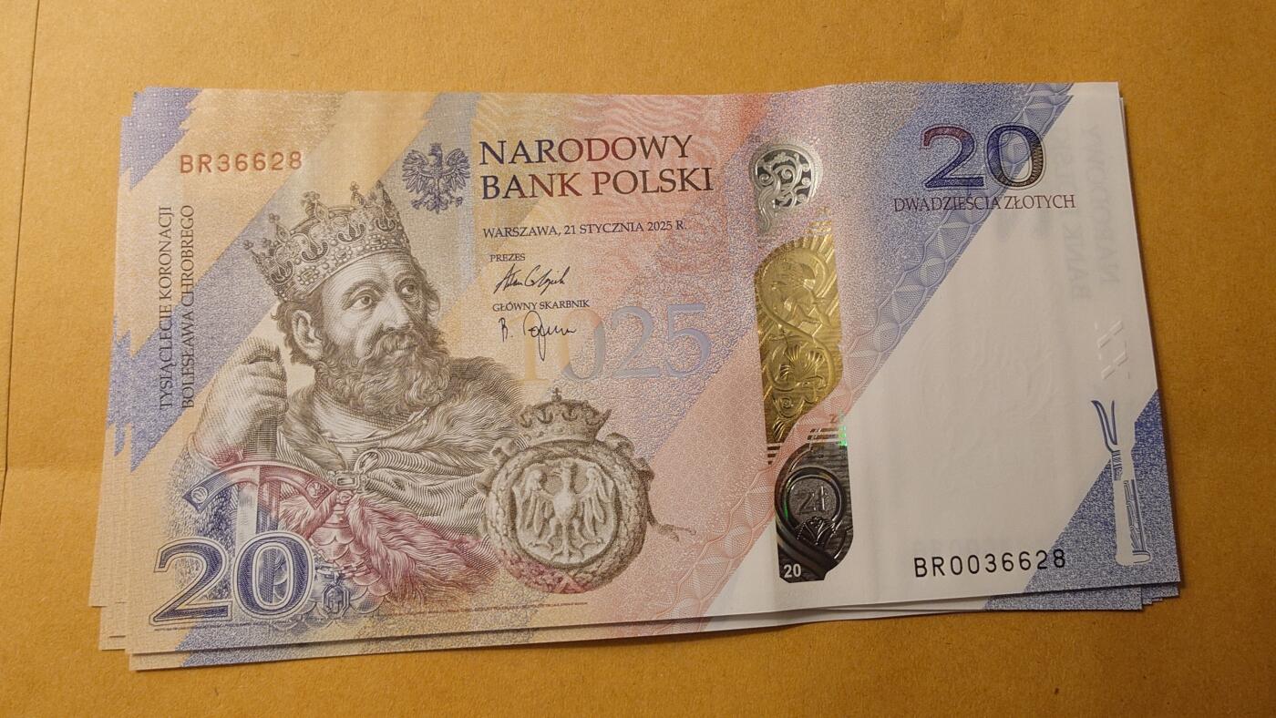 世界钱币～微拍第220期暨2025年第60期  最新货品（群里先挑剩）选购 2025年波兰20兹罗提纪念钞（带原装册）全新绝品无47尾号6628