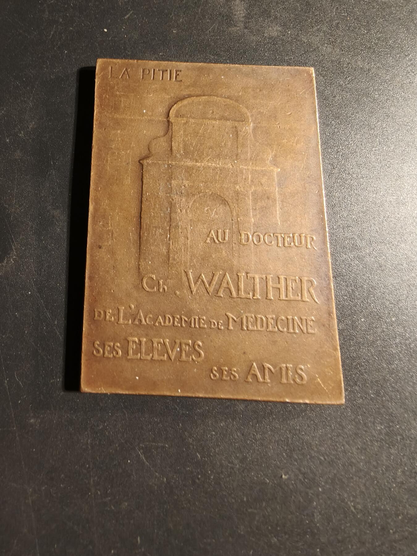 老王徽章第169期 法国医学院院士查理·瓦尔特医生方形大铜章     尺寸65×45mm.    重量79.4g
