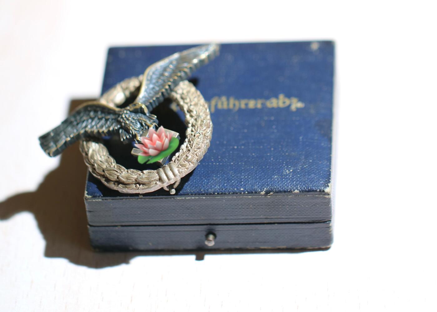 大猫徽章拍卖 第284期 德三空军飞行员证章，容克厂J2型，带原盒背面有标