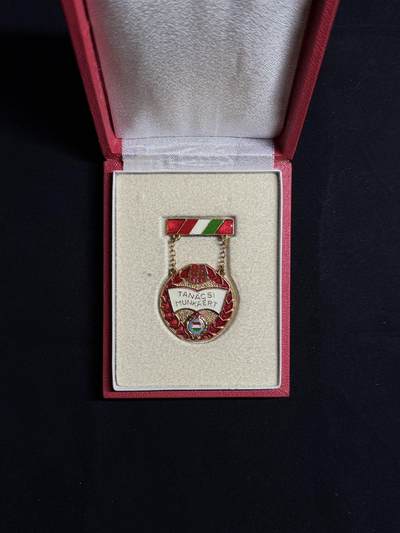 欢庆元旦！戎马世界章牌大赏第109期元旦大拍 - 匈牙利议会工作25周年证章