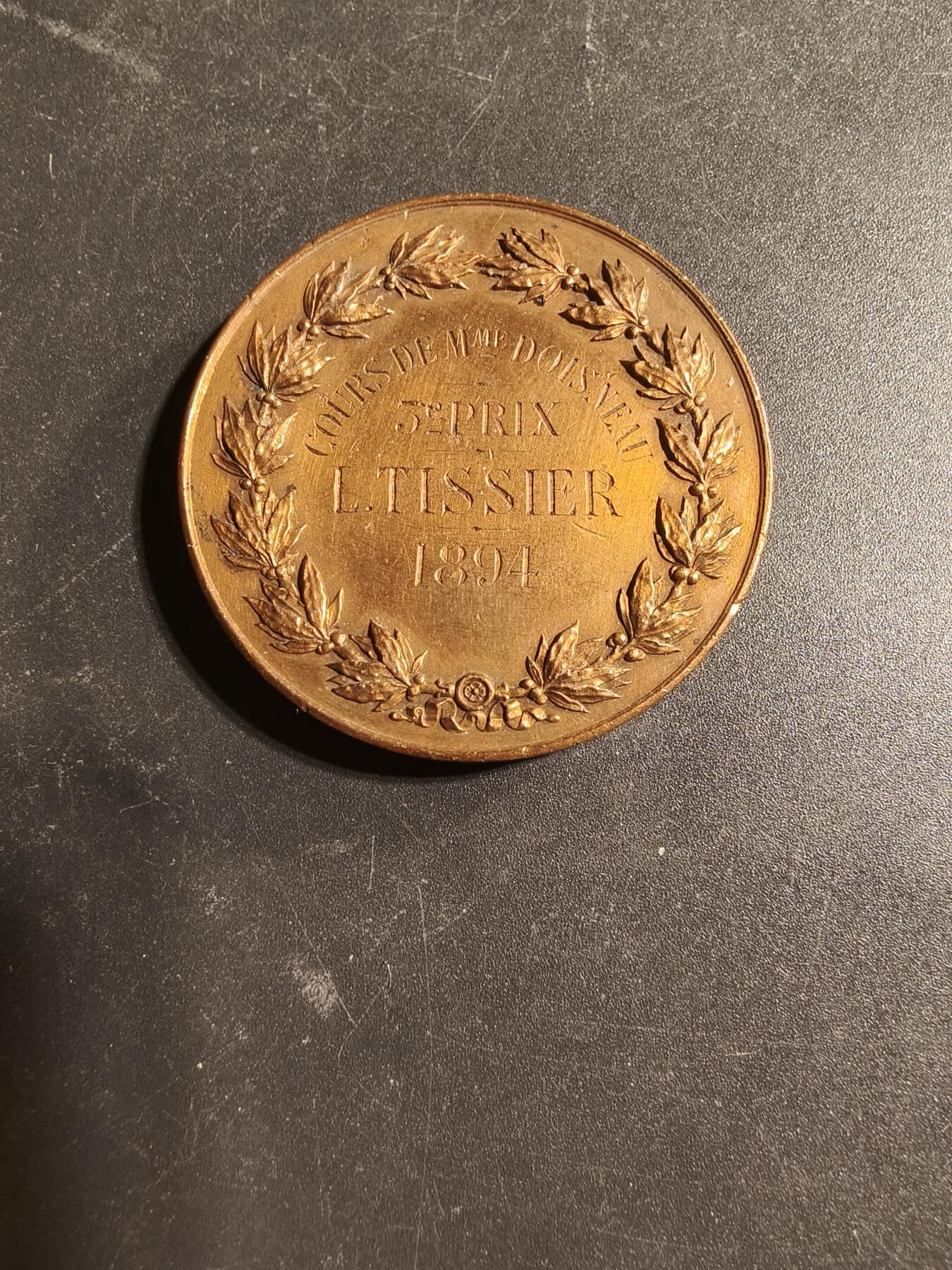 老王徽章第169期 法国1894年艺术竞赛大铜章     坐姿玛丽安娜     直径42mm.    重量34.3g