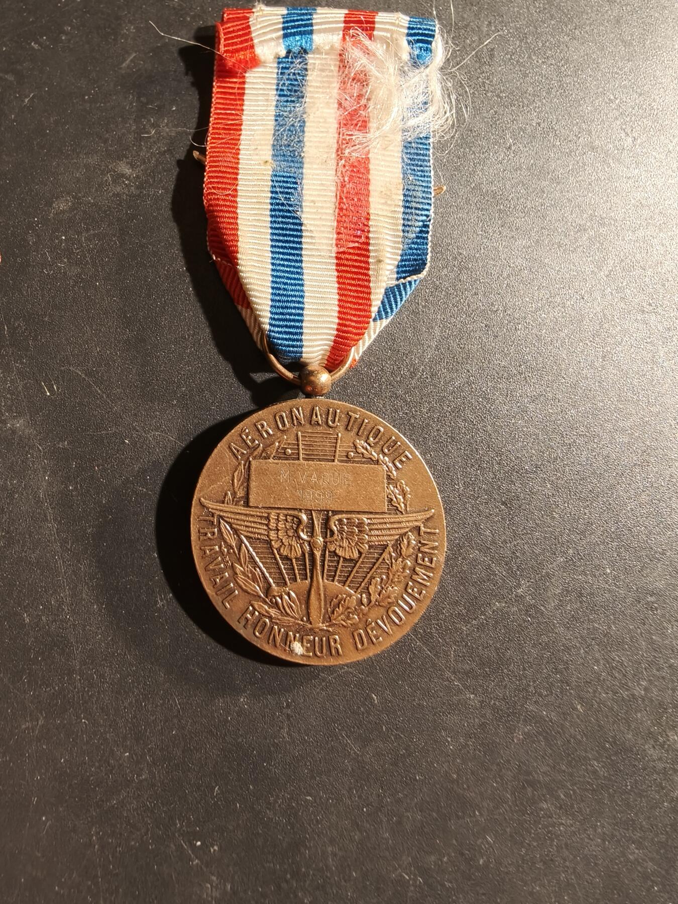 老王徽章第169期 法国空军部铜级劳工奖章     