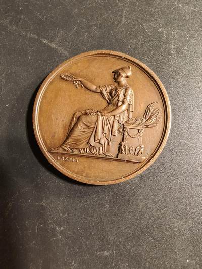老王徽章第169期 - 法国1875年巴黎市政府素描教育大铜章     坐姿玛丽安娜     蜜蜂Cuivre铜标     直径41mm.     重量33.4g