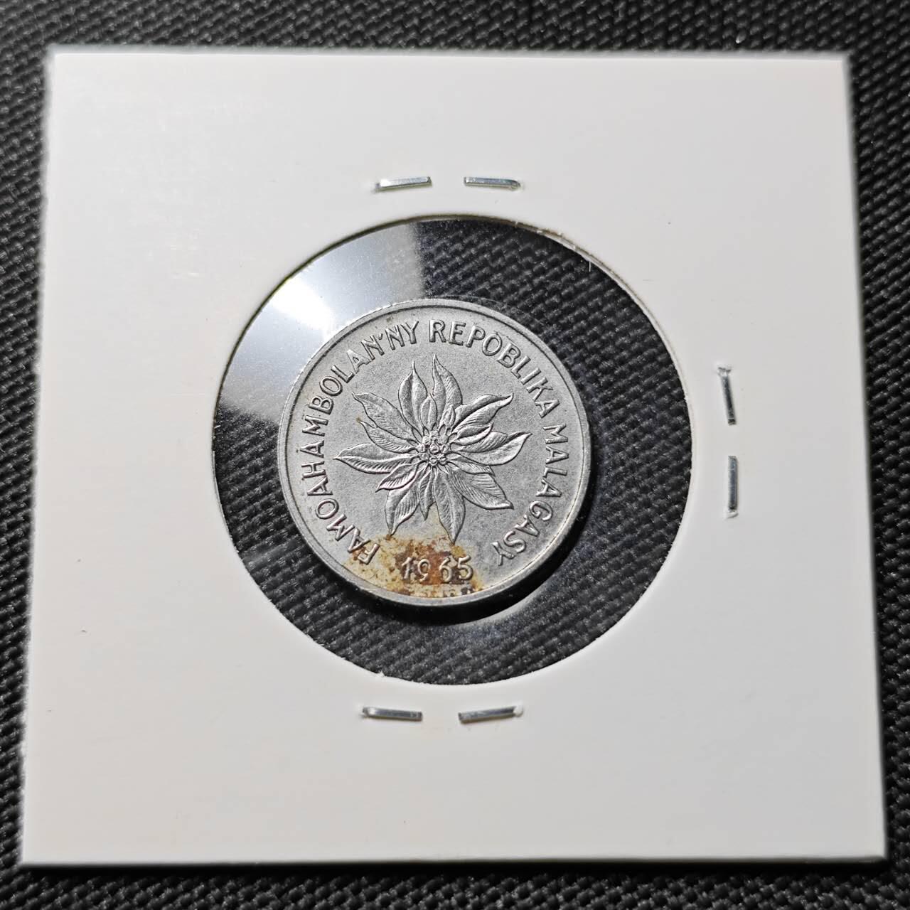 KK钱币收藏小铺 第378期  2月预留时间 周末发货  1965马达加斯加2法郎