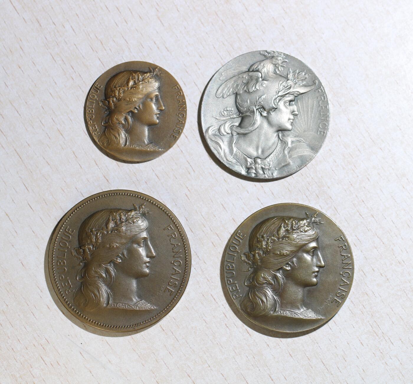 大猫徽章拍卖 第284期 法国玛丽安娜铜章一组4枚，大中小、铜镀银全尺寸。