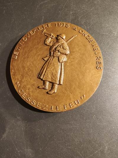 老王徽章第169期 - 法国一战停战50周年大铜章     直径68mm.    重量170g