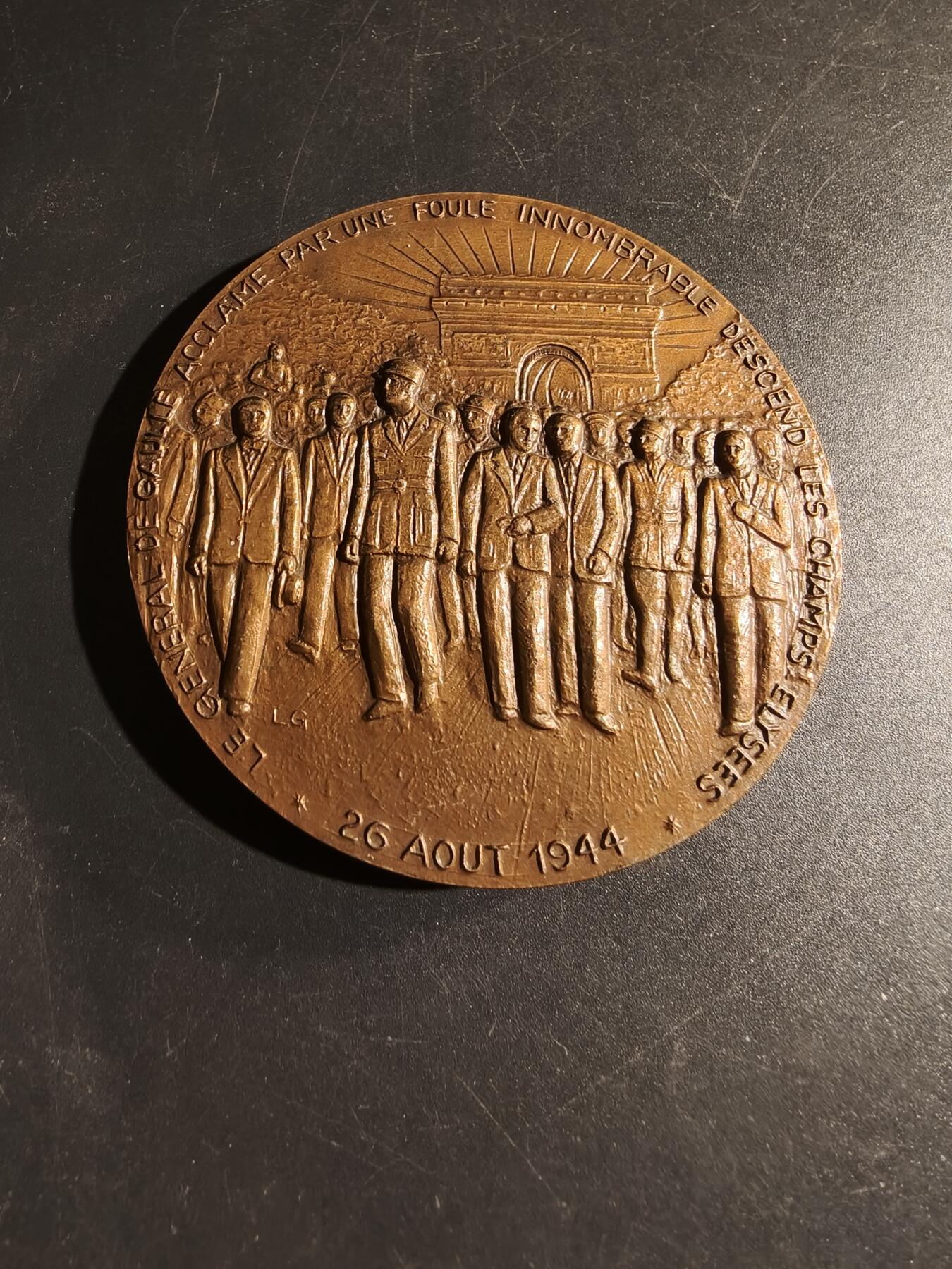 老王徽章第169期 法国1944年巴黎解放大铜章     直径68mm.    重量188.1g