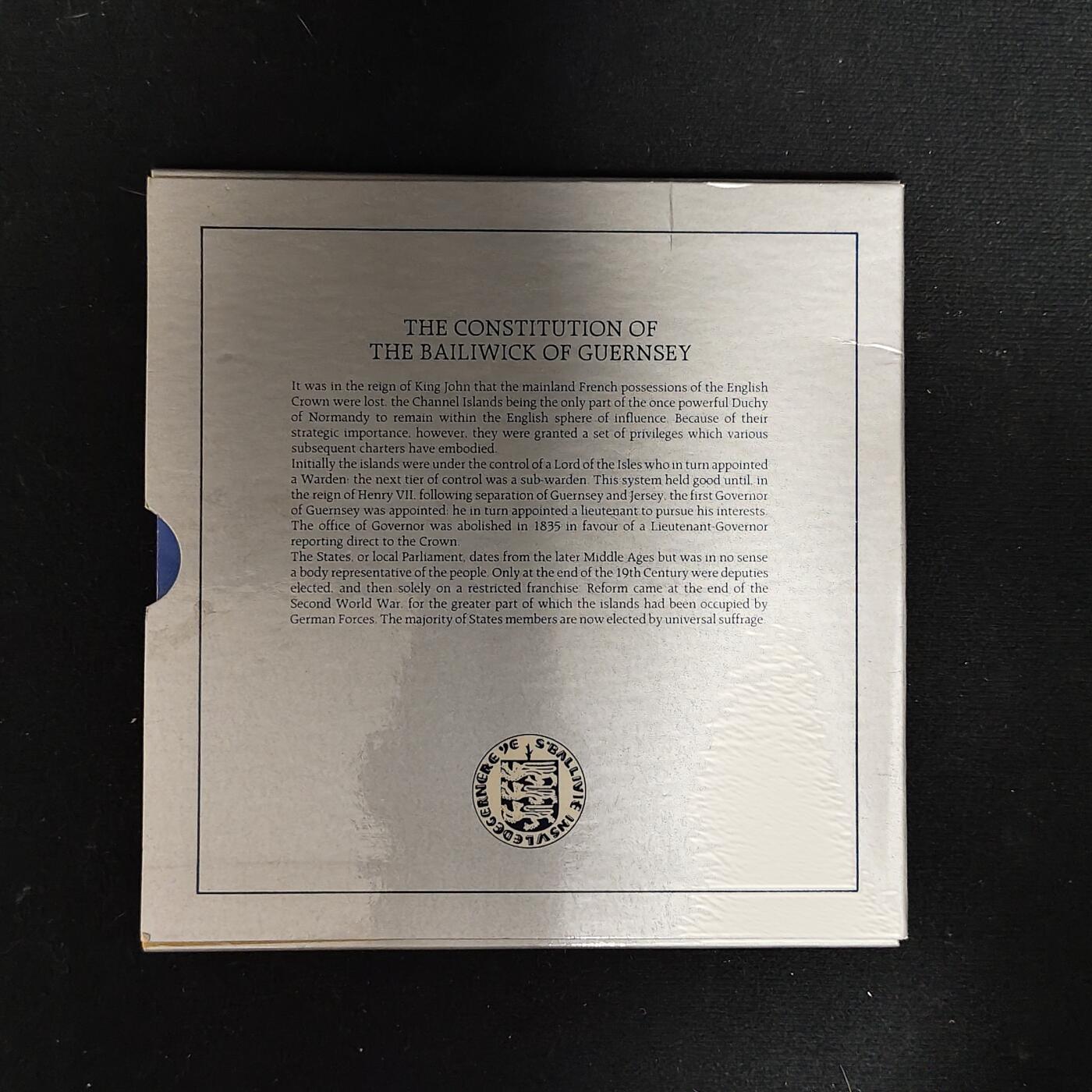 【全场包邮】纯粹捡漏拍485场（免费代拍第22场） 根西1985年2镑解放40周年官方卡装克朗型纪念币