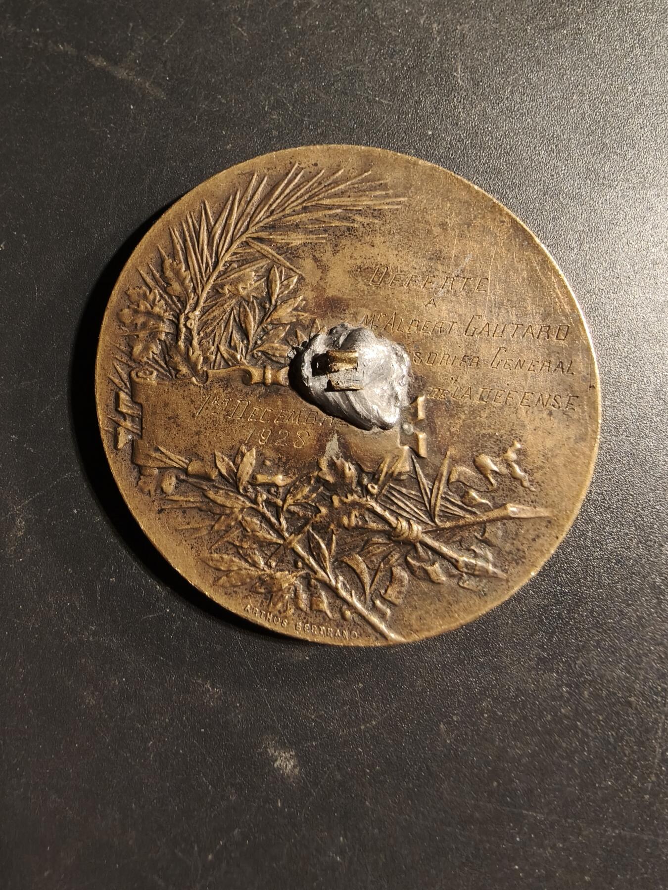 老王徽章第169期 法国国防部勤务总监（1928年）阿尔伯特·加尔塔尔德将军大铜章     直径51mm.     重量54.3g.    大师皮列作品