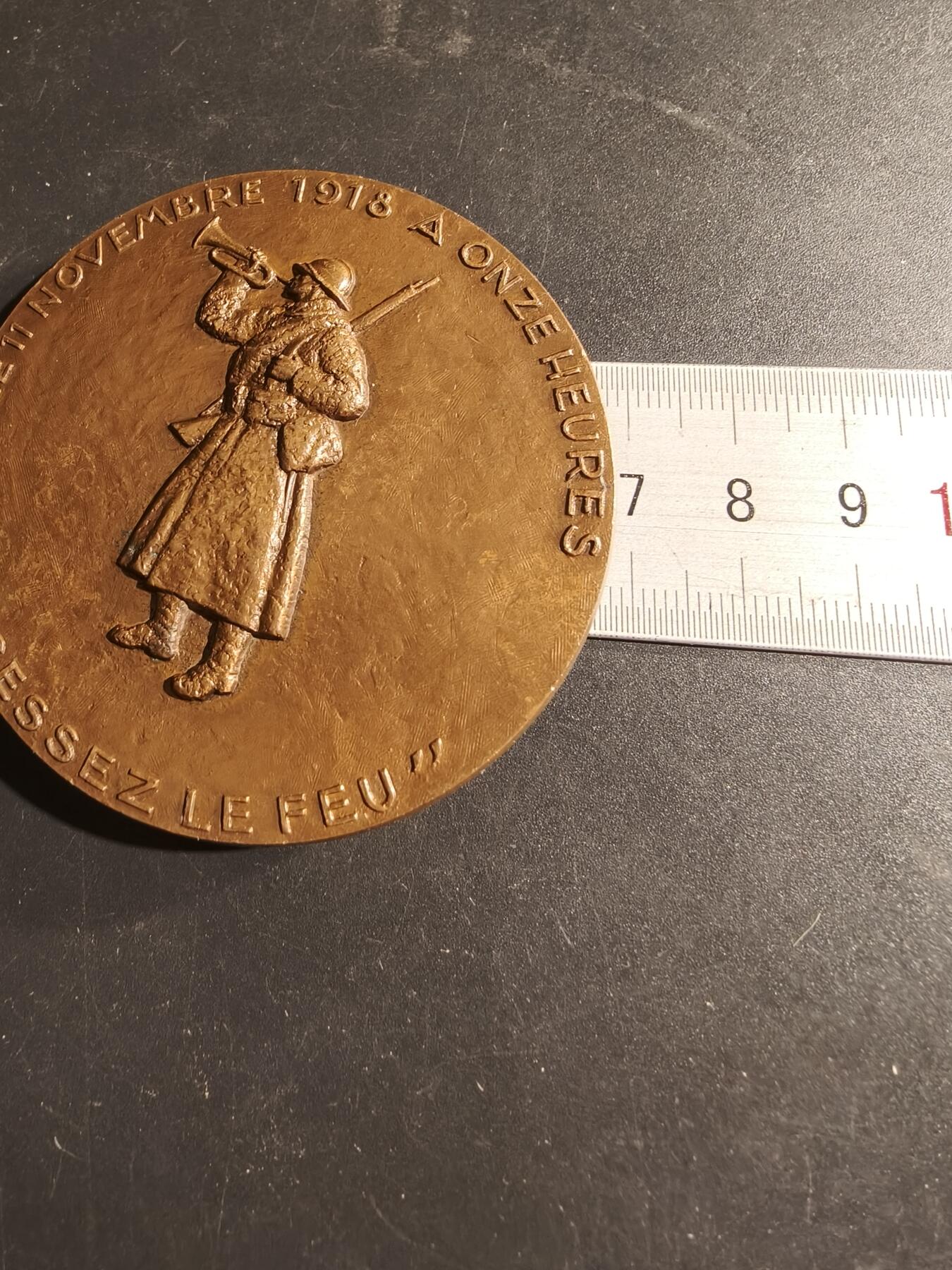 老王徽章第169期 法国一战停战50周年大铜章     直径68mm.    重量170g