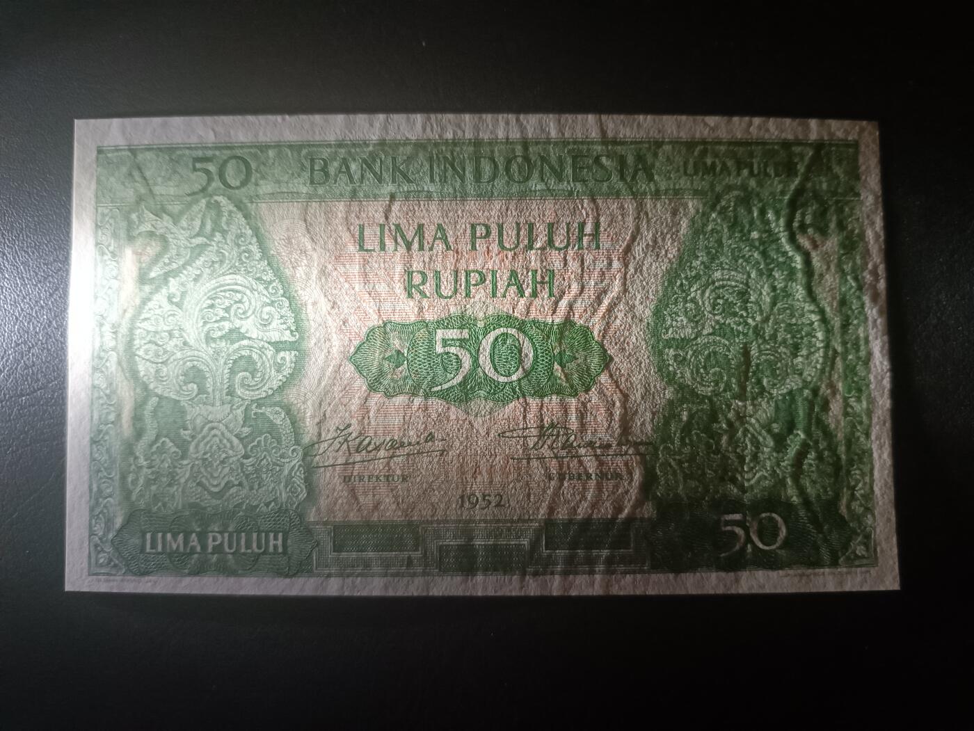 2025十二月第三期，总208期 印度尼西亚1952版50卢比UNC-背面有揭薄，传统纹饰