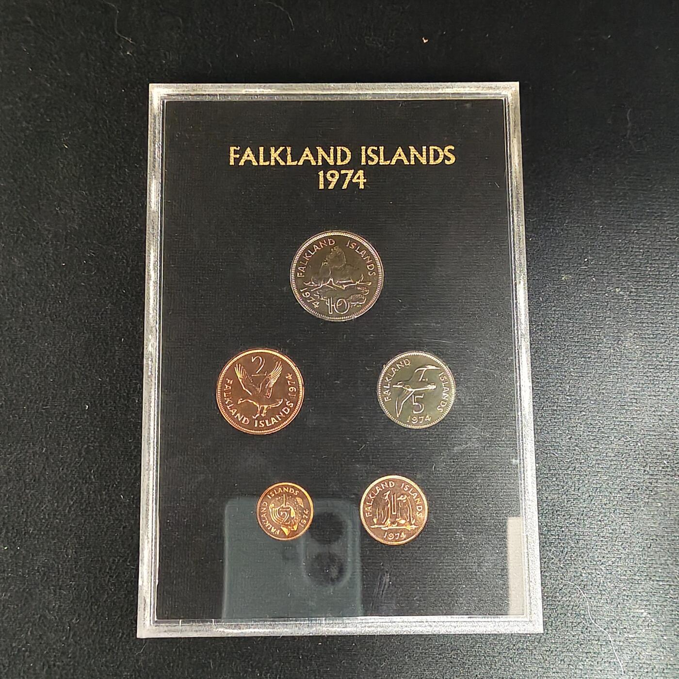 【全场包邮】纯粹捡漏拍485场（免费代拍第22场） 福克兰群岛1974年官方发行皇家厂经典信封装精制套币-PS1