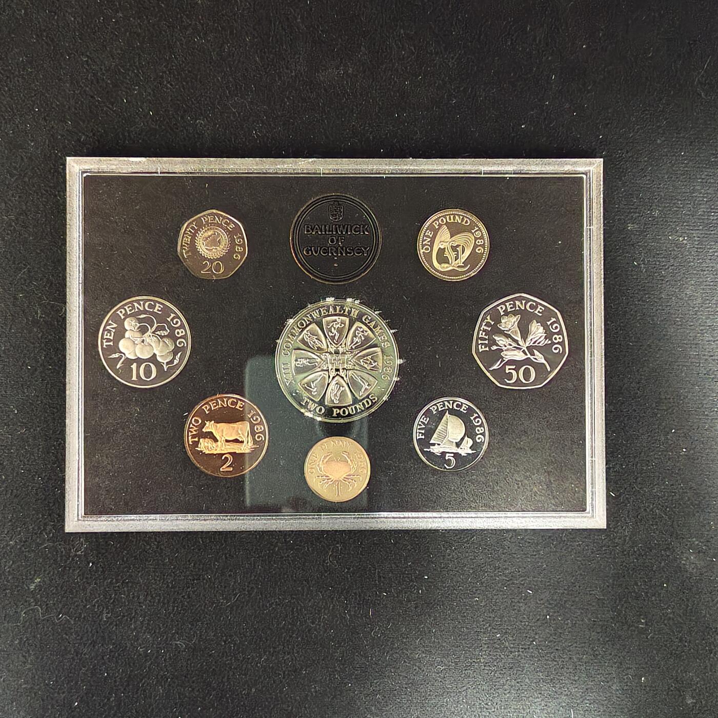 【全场包邮】纯粹捡漏拍485场（免费代拍第22场） 【稀少】根西1986年官方发行英系经典塑盒装精制套币-含2镑爱丁堡英联邦运动会精制克朗币-量2500-PS11