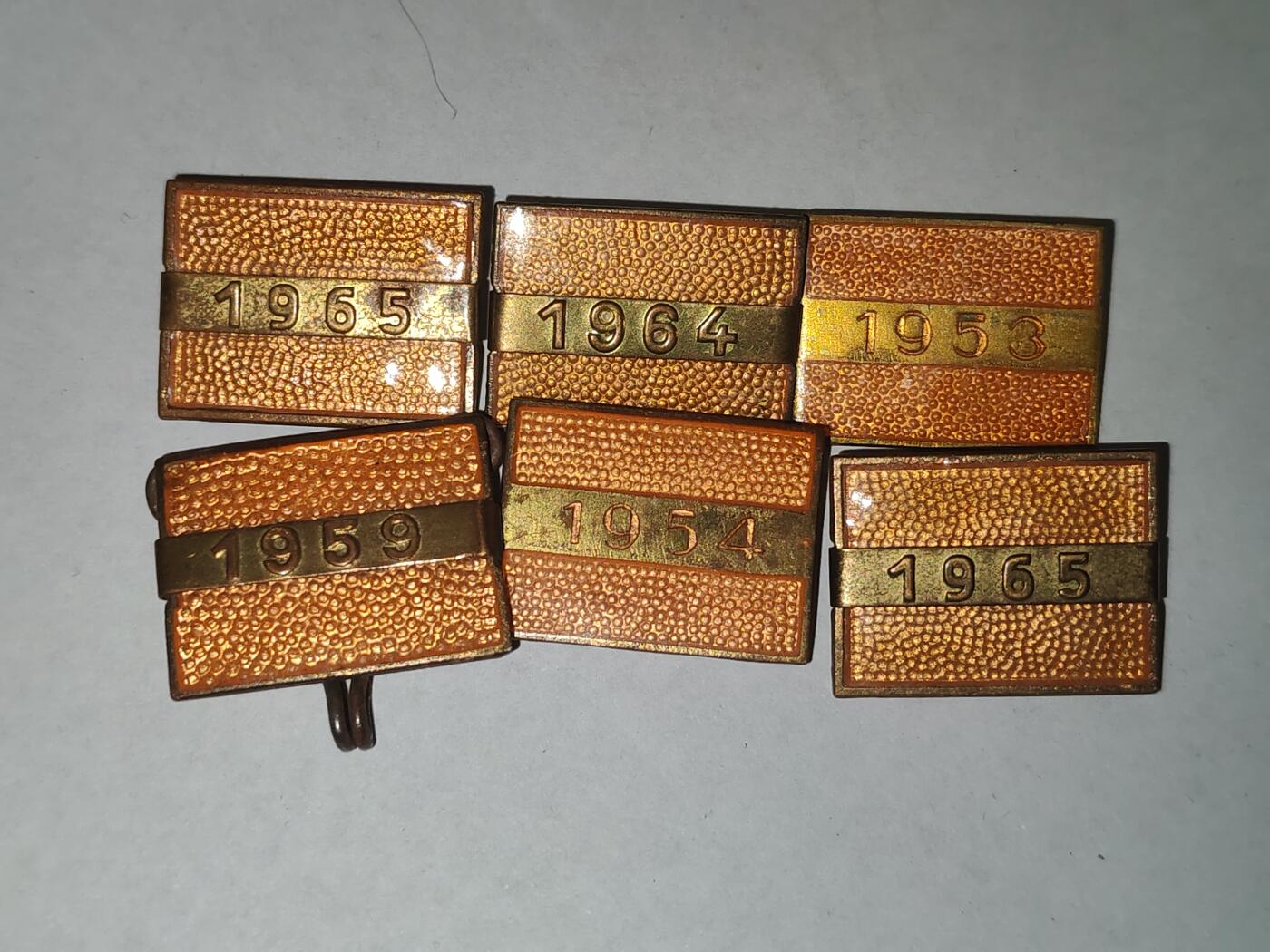 韵星假日拍卖第三十二期 -- Rimey Holidays Auction 32 民主德国劳动荣誉奖章上挂/略两用一组 多年份，带早期