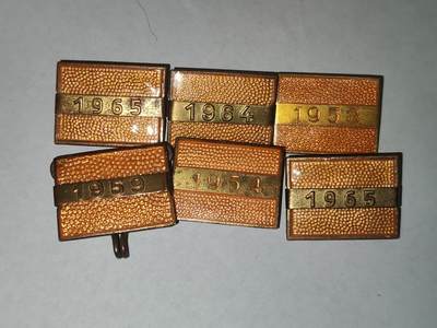 韵星假日拍卖第三十二期 -- Rimey Holidays Auction 32 - 民主德国劳动荣誉奖章上挂/略两用一组 多年份，带早期