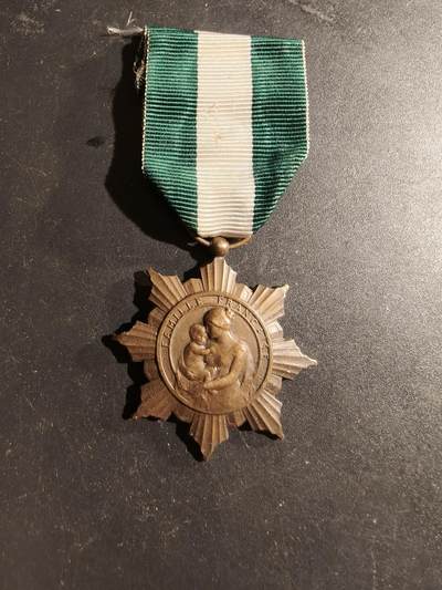 老王徽章第169期 - 法国铜级母亲奖章